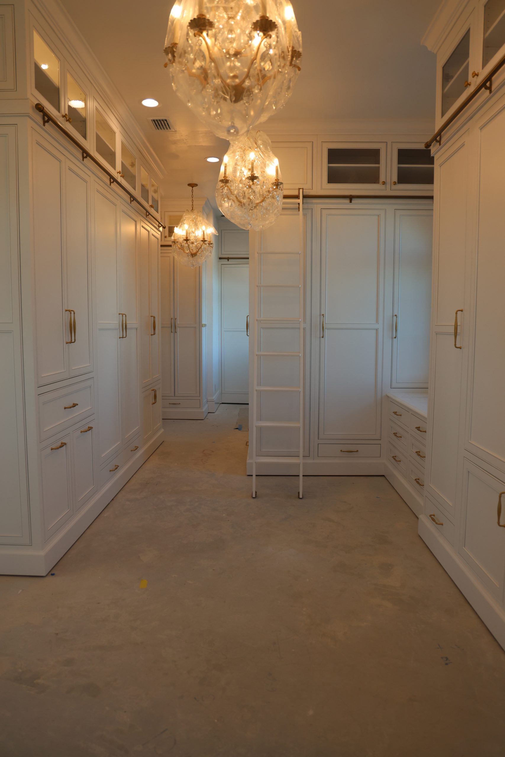 Alokah master closet